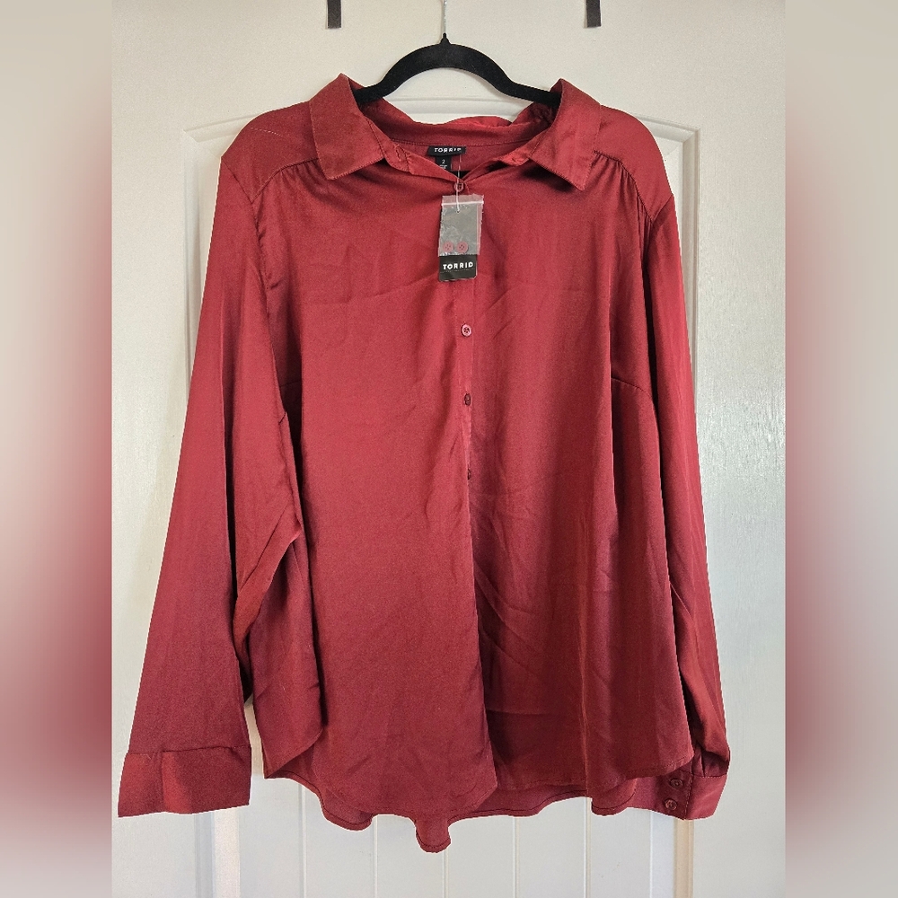 NWT Torrid Madison Satin Maroon Long Sleeve Shirt (Size 18-20)